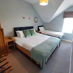 Rolling Wave בית הארחה 3*