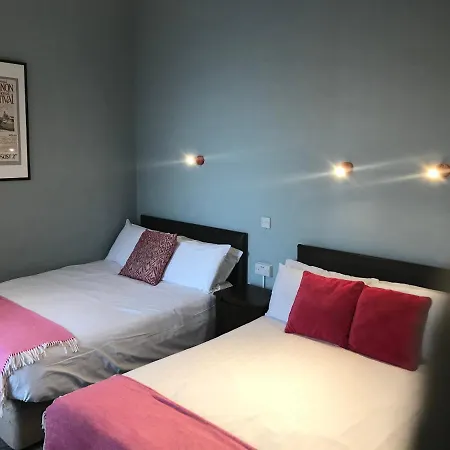 Rolling Wave בית הארחה 3*